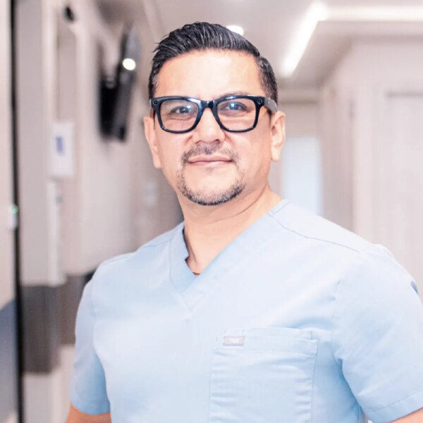 Dr. Víctor Andrade — Board-Certified Bariatric Surgeon